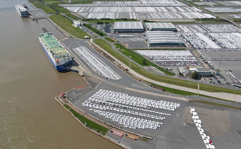 Terminal Emskai: Aerial photograph of Emden Harbor with a view of the extensive operational area of Anker Schiffahrt 